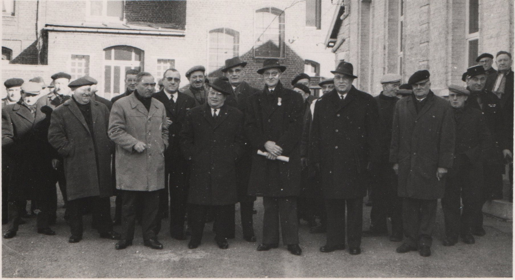 Groupe des anciens prisonniers de guerre à l'issue de l'assemblée générale